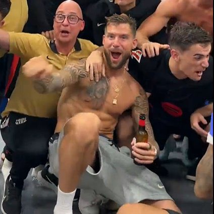 La q stas liando pollito,<a href="/InigoMartinez/">Iñigo Martinez</a> t tendras q sacar mas veces la camiseta,xq menudos momentos mas simpaticos nos estas dando.
Zorion Asko 🎂🍾🥂🥳🎁🎉