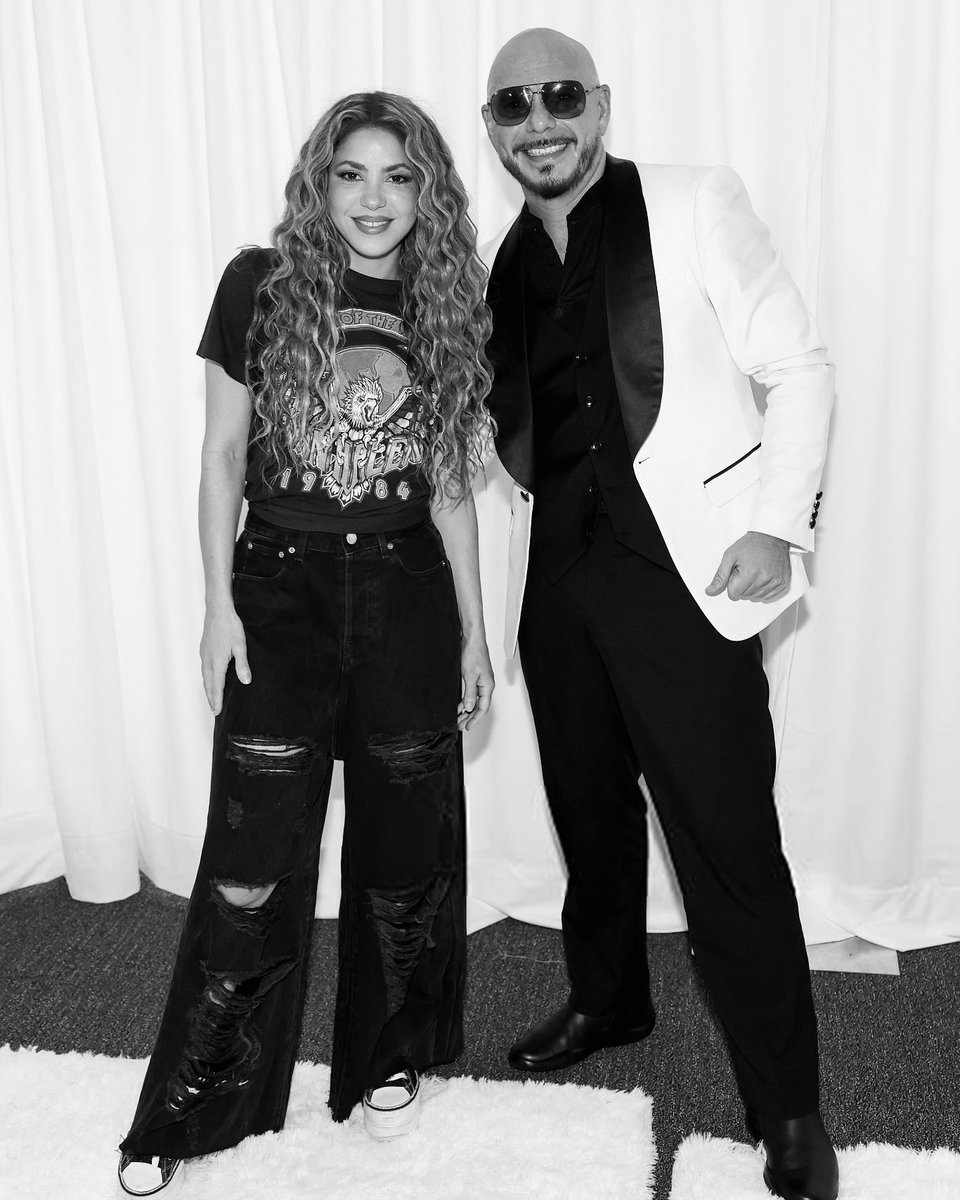 pitbull's tweet image. Muchas Gracias @Shakira. It was blessing, an honor, and an opportunity to be on the same stage as you last night
📸: @KevinMazur / @LiveNation