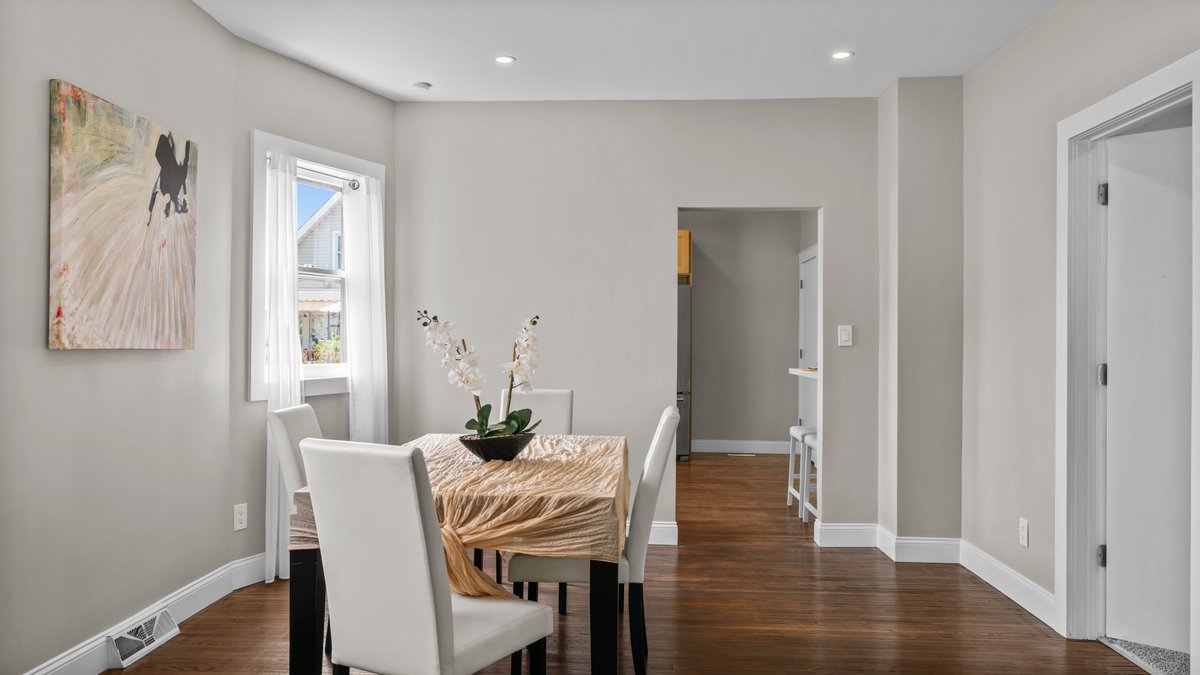 TheGiambraTeam's tweet photo. 🏡 Don’t miss our Open House on May 17 (1–3PM) at this beautifully renovated Cape Cod in Buffalo’s Riverside!

Modern updates meet historic charm—just steps from the Niagara River. Come see your next dream home!

🔗 https://t.co/0n9sn3QzPC https://t.co/MaukVHdYMY