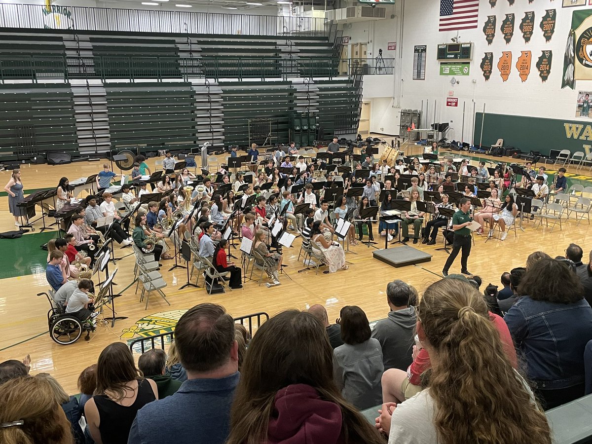 A great start to the Fine Arts Festival at Waubonsie this morning! Come join us anytime from now until 3:30 to hear the performances and see our Bulldog’s artwork!