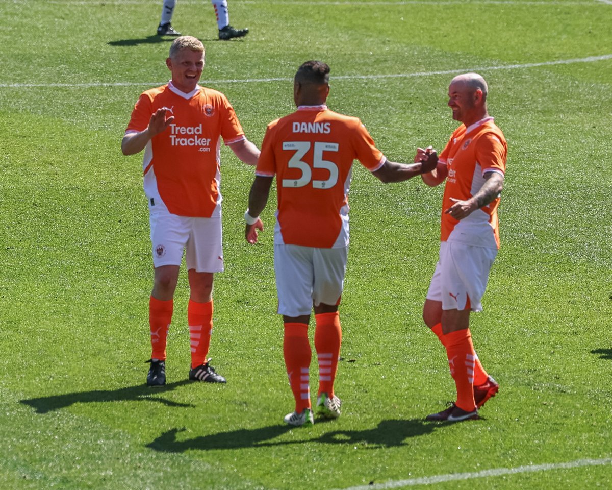 BlackpoolFC's tweet image. Full-time: Blackpool FC Play-Off Legends 6-5 North West All-Stars.  

A super afternoon down at the seaside! 

Donate here: ⬇️

justgiving.com/crowdfunding/b…

🍊 #UTMP