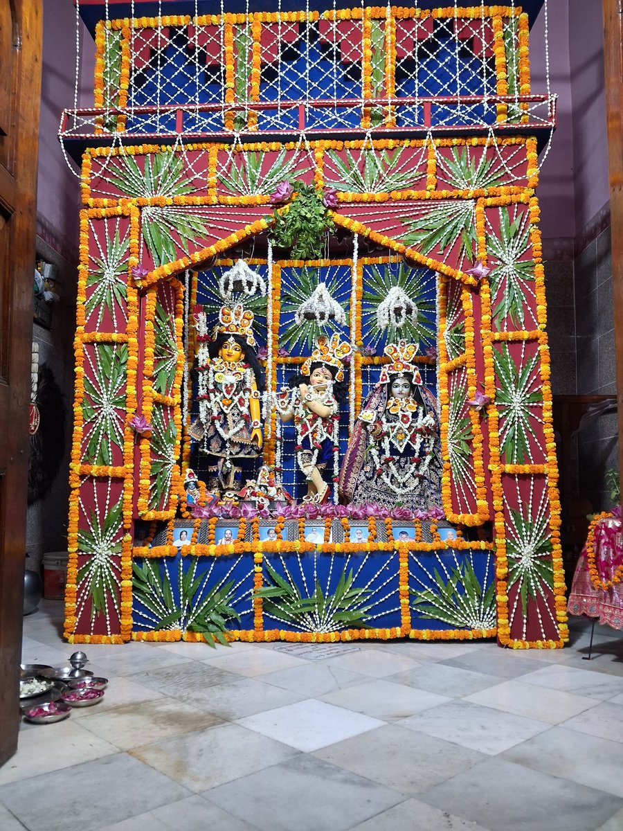 BanarasiBalika's tweet image. चंदन श्रृंगार 
📍 गौड़िय मठ, काशी

#HareKrishna
#EveningVibe