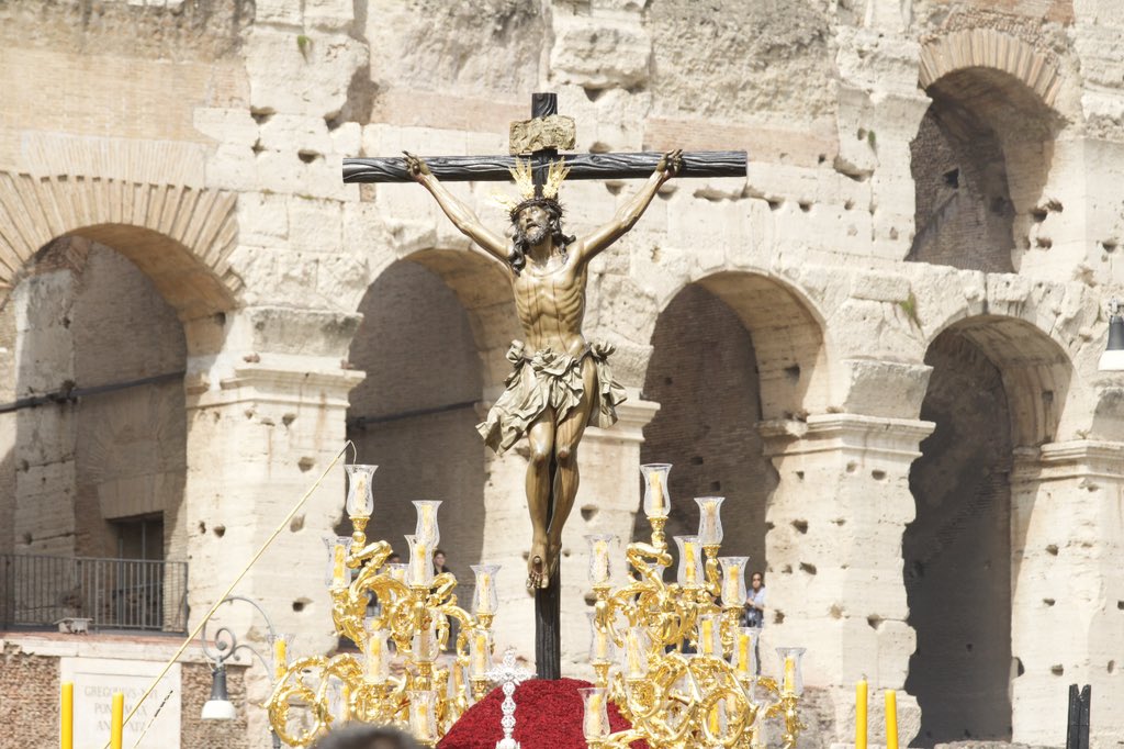 El santísimo Cristo de la Expiración de <a href="/HdadCachorro/">El Cachorro</a> por el Coliseo 📸<a href="/VMEspinosaPons/">Victor M. Espinosa</a>
