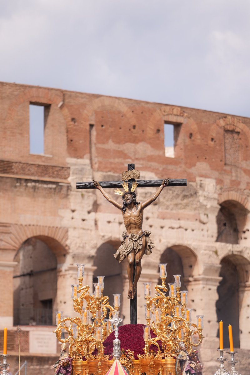 TQuifes's tweet photo. No hay palabras para describir esto.

#ProcesionRoma25 
#CachorroenRoma https://t.co/YqqInTNSWH