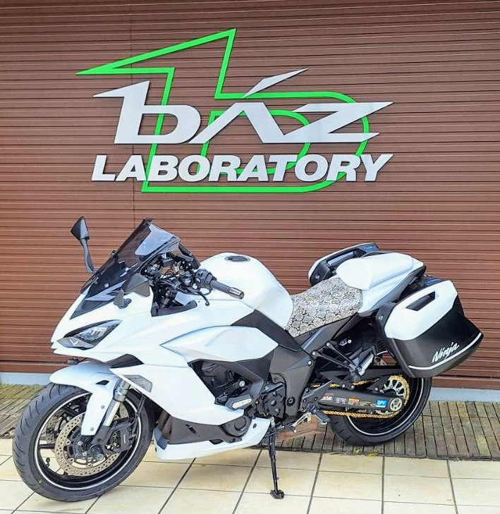 FromageMikan's tweet photo. 自己紹介😀定期更新

きっかけは夫からのこの言葉。
『暇そうだからバイク乗れ』

名前:みかん
住まい:神奈川県海老名市
愛車:
➀番機→回転ご近所オシャレ号
#W800('21) 
②番機→ロングツーリング号
#Ninja1000SX('23オールペン)
③番機→無駄に冒険号
#Z125pro('21）

#バイク乗りと繋がりたい https://t.co/DnuqOnobCX
