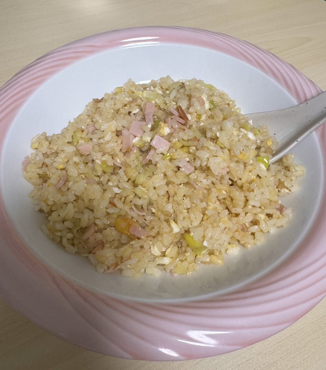 sabusame_72's tweet photo. 夜食チャーハン✨ https://t.co/fQxbBD2Hnf