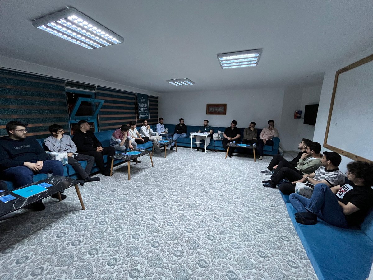 iyckaraman's tweet photo. “Muhabbetten Marifete Yolculuk” temalı gençlik söyleşilerimizin bu dönemki son buluşmasını Genç Girişimci Nazif Kara’nın katılımlarıyla gerçekleştirdik. Samimi bir ortamda gerçekleşen “Girişimcilik” konulu söyleşimiz, konuğumuzun öğrencilere yemek ikramı ile son buldu. https://t.co/wPXUdg2SXV