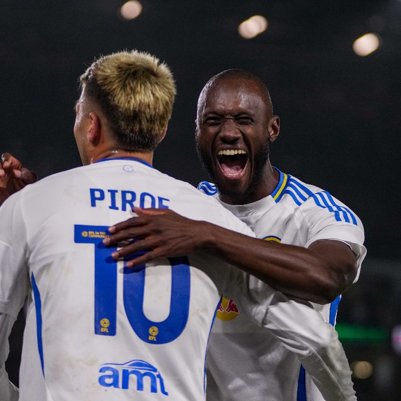 LUFC's tweet photo. 👏 Thank you, @JossGuilavogui!