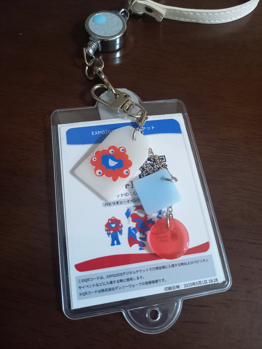 _kyon34_'s tweet photo. 大阪・関西万博行ってきました‼️

チケットホルダー
数年前のカモ井加工紙のカラーセレクトのマステを貼ってみたらミャクミャクカラーでいい感じ😆

#大阪・関西万博
#EXPO2025 
#チケットホルダー
#大阪万博チケット
#ミャクミャク https://t.co/N5DthXpPs6
