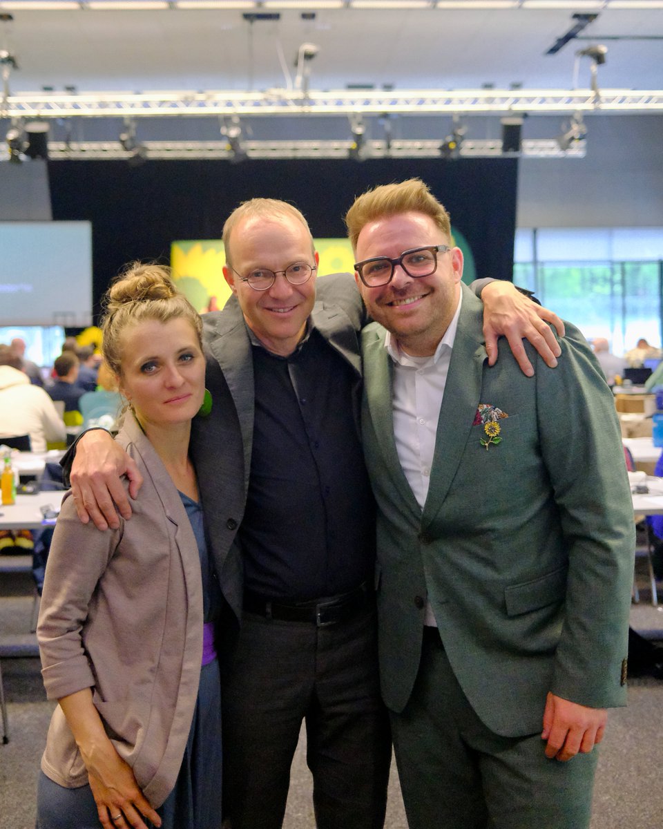 Gruen_WGuenther's tweet photo. Ich gratuliere @StorzCoretta &amp;Martin Helbig zur Wahl als Landesvorsitzende von @gruene_sachsen ! In diesen schwierigen Zeiten braucht Einigkeit&amp; Geschlossenheit unseres gesamten Landesverbandes. Das steht für mich an 1.Stelle. Deshalb habe ich meine Kandidatur zurückgezogen. https://t.co/cCX4iEaA44