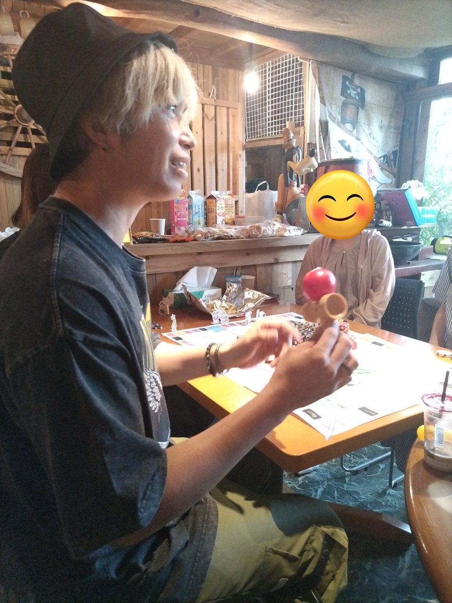 mihito369's tweet photo. 初参加で緊張しまくりの人見知りすぎてガッチガチでしたが、めちゃくちゃ楽しかったです🥰🎶
ゲーム弱すぎてそれはそれで面白かった🤣
一誠さん、参加された皆さんありがとうございました😊💕︎︎

 #92CITY
 #國澤一誠
 #オフ会 https://t.co/iDbc8ohLm4