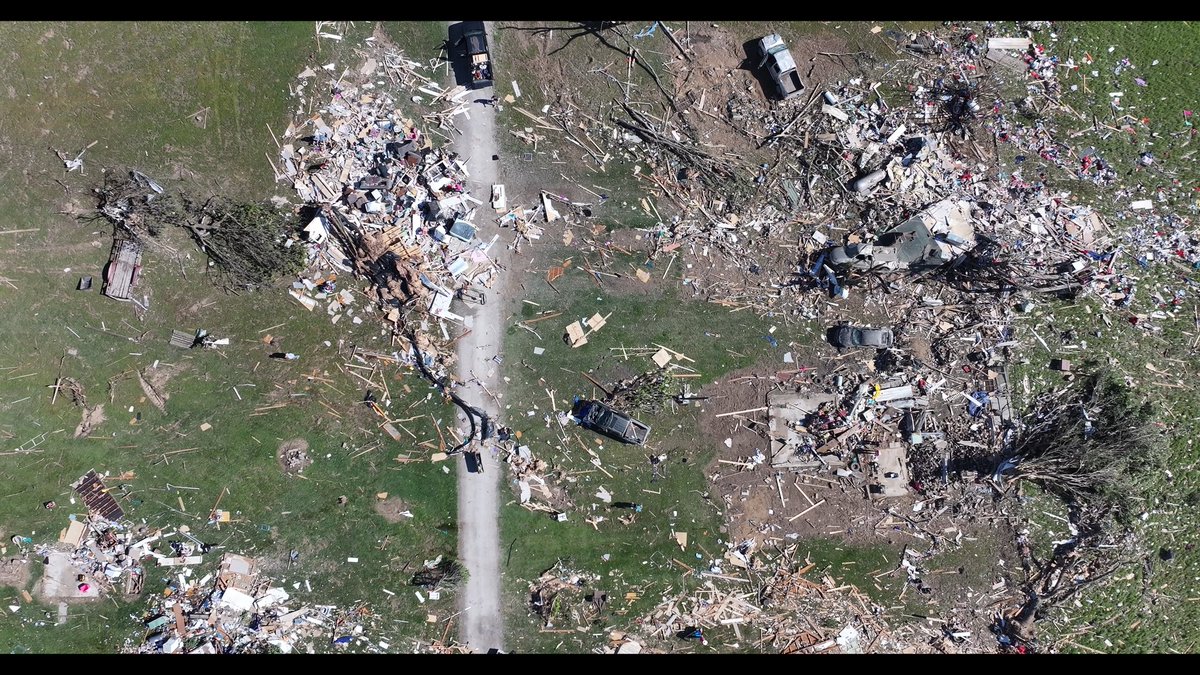 Ugh. The tornado I documented yesterday North of Sikeston, MO hit WAY more structures than I thought. Horrible damage in the communities West of i55 #MOwx