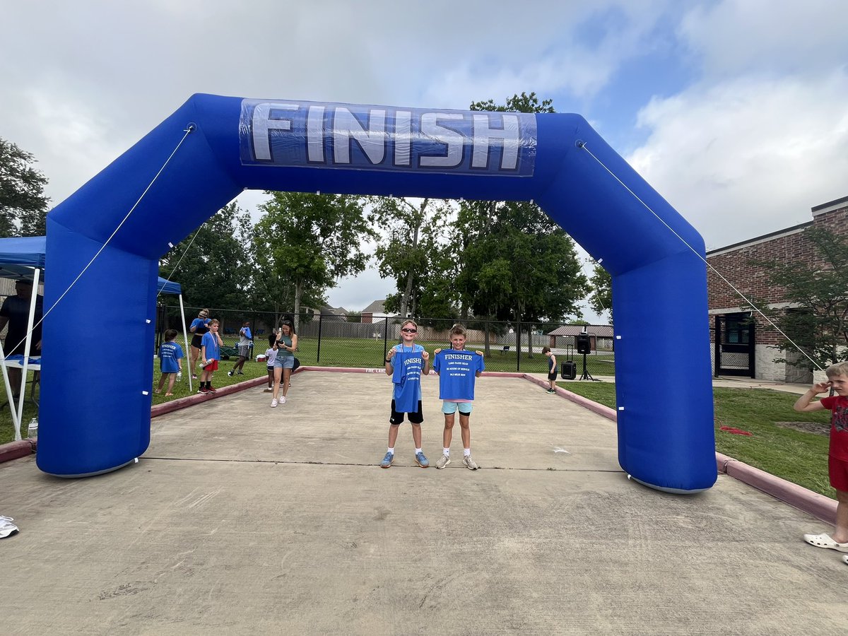 CoachNash_ABL's tweet photo. Congratulations to all the SOE Read, Deed, Run (RDR) Club members for finishing their marathon today! Through the support of their Wellness Champion, Mrs. Thompson,  they completed all program requirements! 
Read: 2,600 pages
Deed: 26 good deeds completed
Run: 26.2 miles https://t.co/MxcEwTiMMR