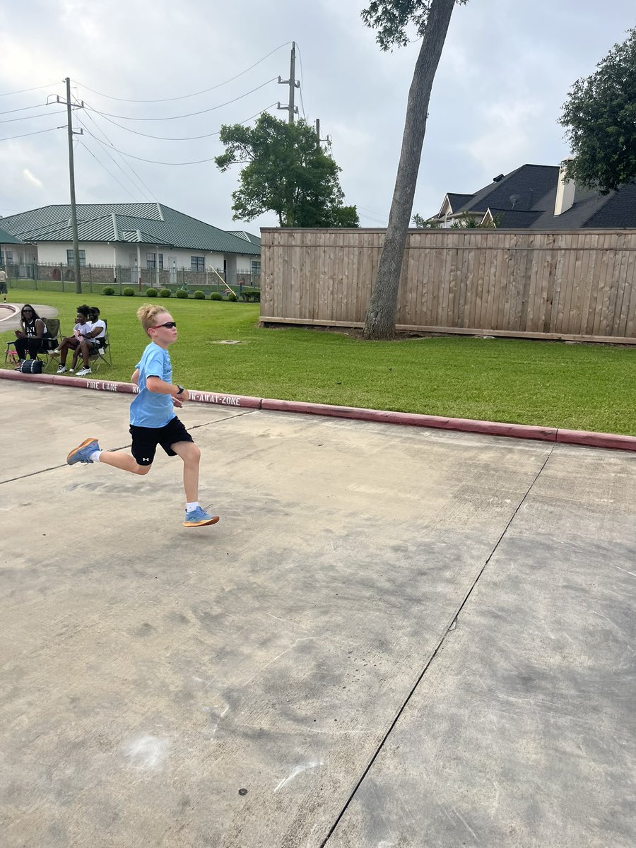 CoachNash_ABL's tweet photo. Congratulations to all the SOE Read, Deed, Run (RDR) Club members for finishing their marathon today! Through the support of their Wellness Champion, Mrs. Thompson,  they completed all program requirements! 
Read: 2,600 pages
Deed: 26 good deeds completed
Run: 26.2 miles https://t.co/MxcEwTiMMR