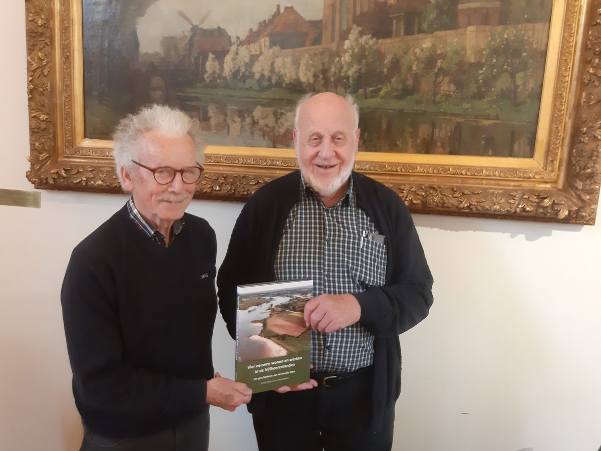 LandvBrederode's tweet photo. Jongere generaties van de familie Veen, die lang in de Vijfheerenlanden hebben gewoond, trokken weg van hun geboortegrond. Voor Peter Veen was het de trigger om te starten met een stamboomonderzoek. Het boek ‘Vier eeuwen wonen en werken in de Vijfheerenlanden’ is het resultaat. https://t.co/fju6KgIPG1