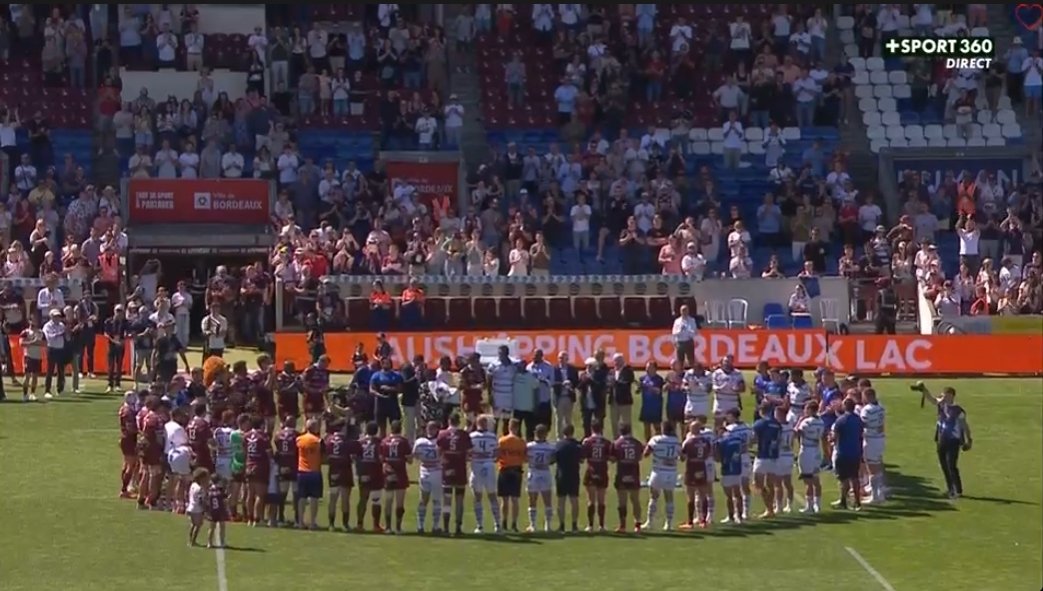 TeamCastres's tweet photo. Oh bordel la séquence émotion de fin de match, je pleure toutes les larmes de mon corps

Nos joueurs se sont regroupés autour des parents de Josaia Raisuqe et ont commencé un chant, puis les joueurs de l'UBB nous ont rejoint 😢

Repose en paix Josaia 😭 #UBBCO https://t.co/5f3zDGye8z