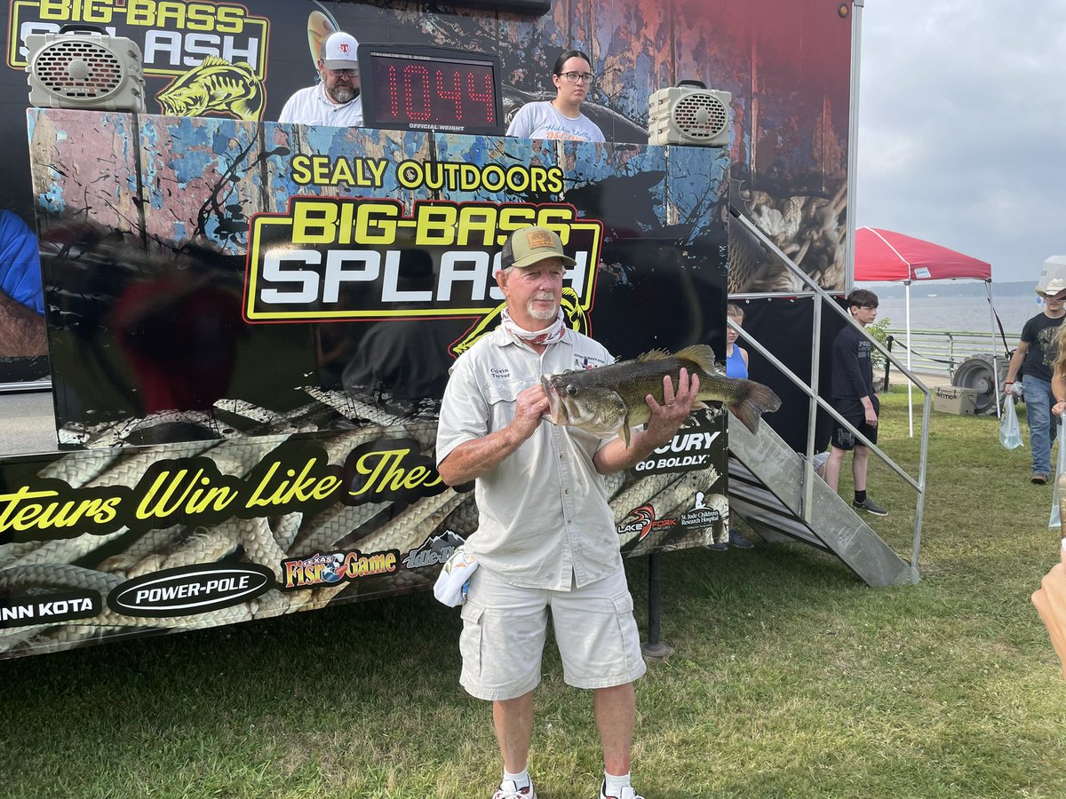 Kicks 105 tweet media