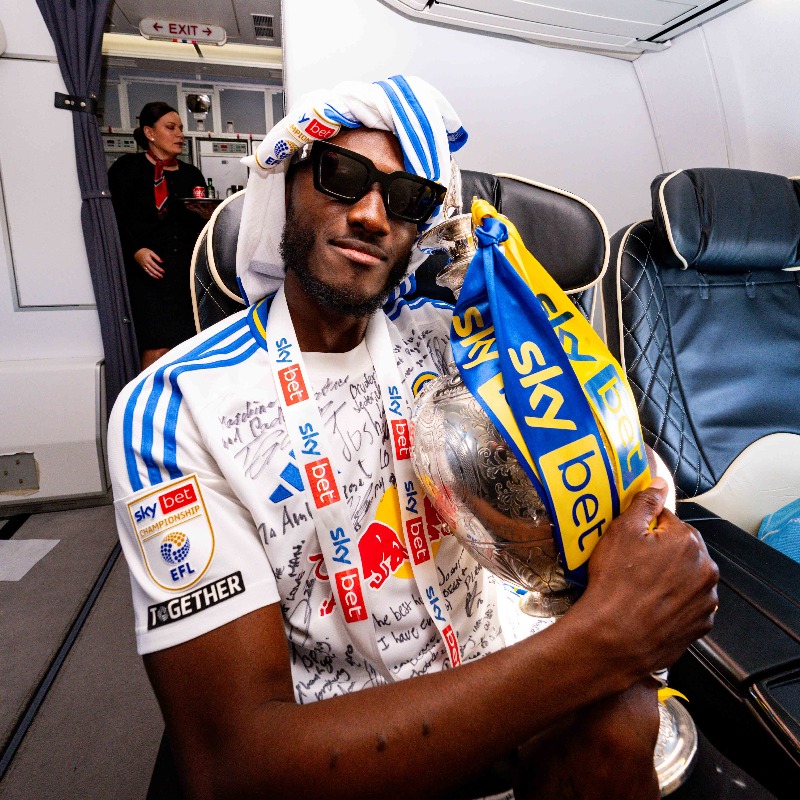 LUFC's tweet photo. 👏 Thank you, @JossGuilavogui!