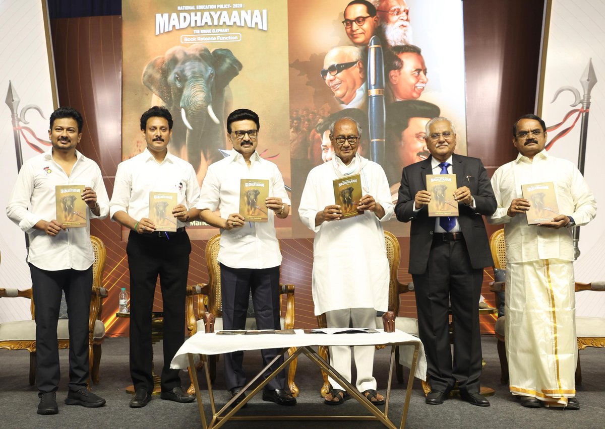 Udhaystalin's tweet photo. மாண்புமிகு முதலமைச்சர் @mkstalin அவர்கள், மாண்புமிகு பள்ளிக்கல்வித்துறை அமைச்சர் - நண்பர் @Anbil_Mahesh எழுதியுள்ள, ‘தேசிய க��்விக் கொள்கை 2020 எனும் மதயானை’ புத்தகத்தை இன்று  வெளியிட,  மத்திய பிரதேச முன்னாள் முதலமைச்சர் திரு.@digvijaya_28 அவர்கள் - முன்னாள் உச்சநீதிமன்ற நீதிபதி திரு.கோபால கவுடா அவர்கள் - இஸ்ரோ முன்னாள் இயக்குநர் திரு.மயில்சாமி ஆகியோர் அதனை பெற்றுக் கொண்ட விழாவில், நாம் வரவேற்புரை ஆற்றினோம்.

#NEP2020 -இன் பாதிப்புகளையும் - அபாயத்தையும் அலசி ஆராய்ந்து எழுதப்பட்டுள்ள இப்புத்தகம், நம் கல்வி உரிமைக்கான ஜனநாயகப் போராட்டத்திற்கு வலுசேர்க்கும் முக்கிய அறிவாயுதம்.

மும்மொழிக் கல்வித் திட்டம் - கல்வியை காவி��யமாக்கும் சதி - பிற்படுத்தப்பட்ட-ஒடுக்கப்பட்ட மாணவர்களை கல்வியில் இருந்து வெளியேற்றும் சூழ்ச்சி... இதுவே புதிய கல்விக்கொள்கை.

இந்த மதயானையை நமது முதலமைச்சர் அவர்கள் தலைமையில் ஓரணியில் நின்று வீழ்த்துவோம். 

நமது கல்விக்கு அரண் அமைத்து, மாணவர்களின் எதிர்காலத்தைக் காப்போம்.

‘தேசிய கல்விக் கொள்கை 2020 எனும் மதயானை’ புத்தகம் தமிழ்நாட்டின் ஒவ்வொரு மாணவர் - பெற்றோர் - ஆசிரியர் கைக��ுக்கும் சென்று சேரட்டும்.