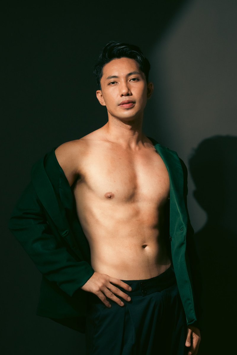 Your emerald boy is watching you!