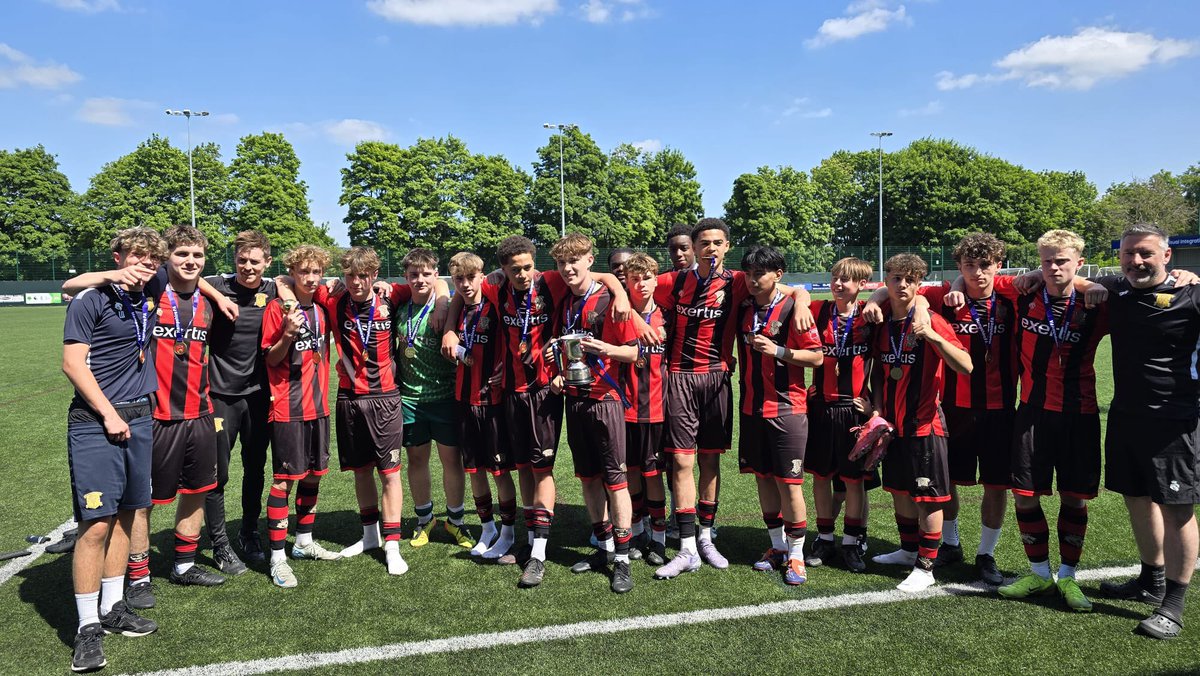 🏆 Huge congratulations to Basingstoke Town U15 Yellow for lifting the the Hampshire Cup this afternoon at Winklebury!

A phenomenal season 👏
