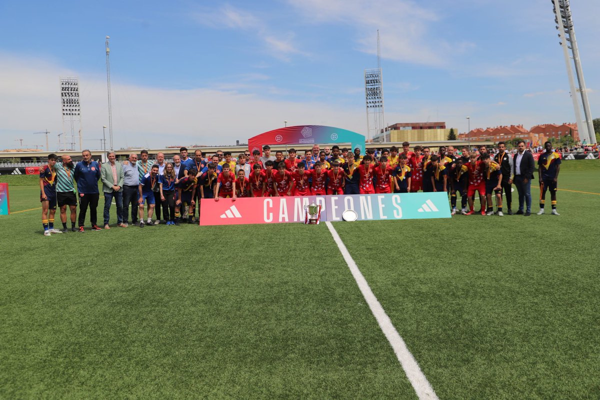 RFFM_oficial's tweet photo. 🏆🥇 ¡SOMOS CAMPEONES DE ESPAÑA SUB-14! 🔝

Nuestra 'Siete Estrellas' se ha impuesto a Cataluña en la tanda de penaltis y se proclama CAMPEONA del #CESA #Sub14Masc

¡ENHORABUENA EQUIPO! 💪🏻
⭐⭐⭐⭐⭐⭐⭐

#VamosMadrid https://t.co/xh4MtBrgaf