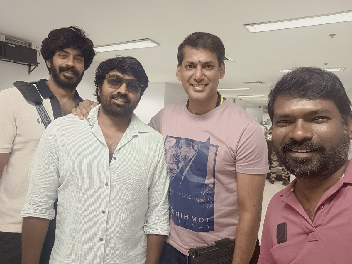 Harikrishnan (@harikr_official) on Twitter photo மதுரை செல்வதற்கு சென்னை விமான நிலையம் சென்ற போது அங்கு புரட்சி தளபதியும் மக்கள் செல்வனும் சந்தித்துக்கொண்ட மகிழ்ச்சியான தருணம்
#PuratchiThalapathy #MakkalSelvan
#harivishal #UngalavanHari
#உங்களவன்ஹரி
<a href="/VishalKOfficial/">Vishal</a> <a href="/VijaySethuOffl/">VijaySethupathi</a> <a href="/AIVishal_OFC/">All India Vishal Online Fans Club</a> <a href="/VISHAL_SFC/">புரட்சி தளபதி விஷால் மக்கள் நல இயக்கம்</a> <a href="/kalakkalcinema/">Kalakkal Cinema</a> மதுரை செல்வதற்கு சென்னை விமான நிலையம் சென்ற போது அங்கு புரட்சி தளபதியும் மக்கள் செல்வனும் சந்தித்துக்கொண்ட மகிழ்ச்சியான தருணம்
#PuratchiThalapathy #MakkalSelvan
#harivishal #UngalavanHari
#உங்களவன்ஹரி
<a href="/VishalKOfficial/">Vishal</a> <a href="/VijaySethuOffl/">VijaySethupathi</a> <a href="/AIVishal_OFC/">All India Vishal Online Fans Club</a> <a href="/VISHAL_SFC/">புரட்சி தளபதி விஷால் மக்கள் நல இயக்கம்</a> <a href="/kalakkalcinema/">Kalakkal Cinema</a>