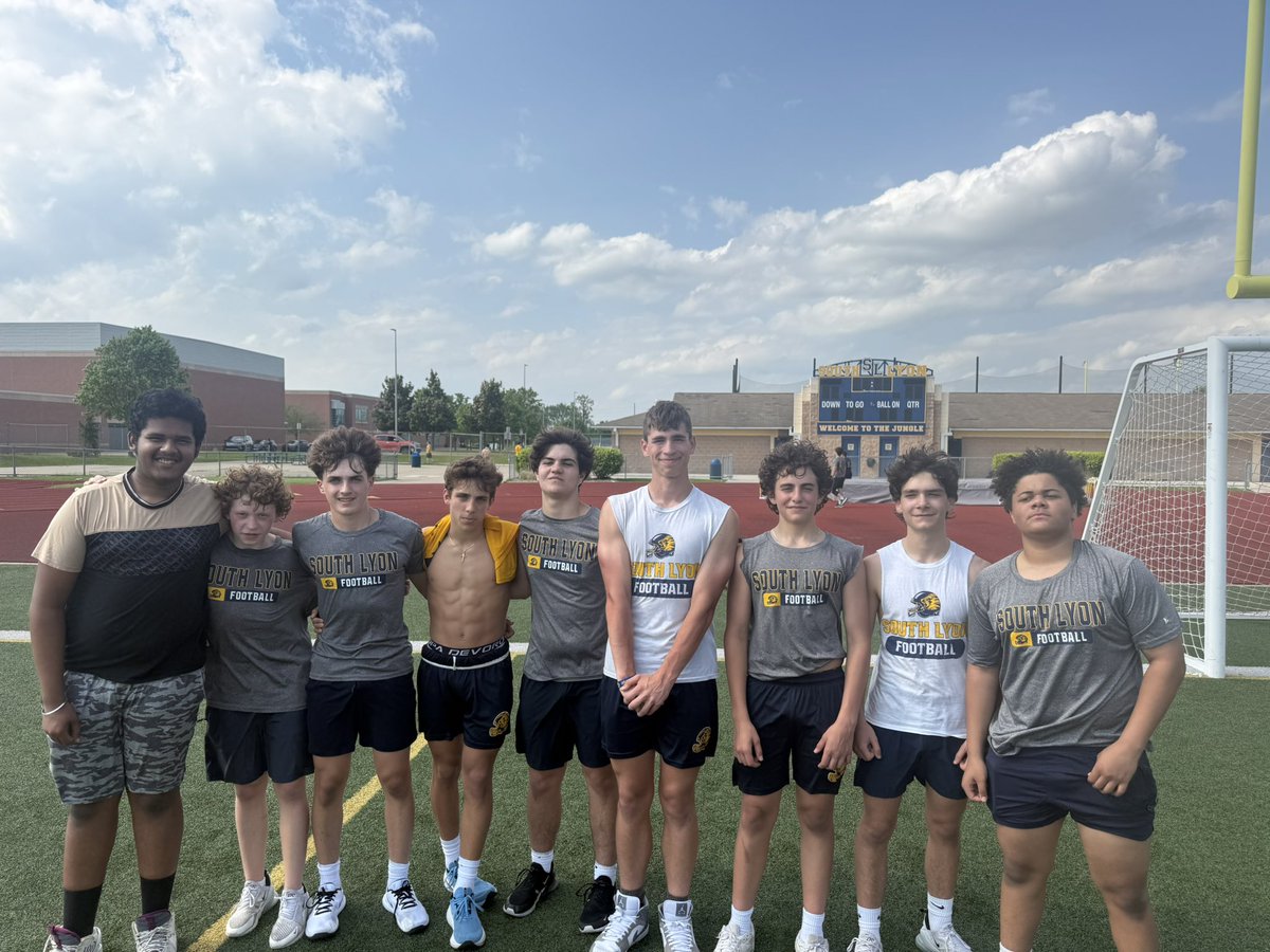 Congrats to our freshman lifters of the week!
#hunteveryday