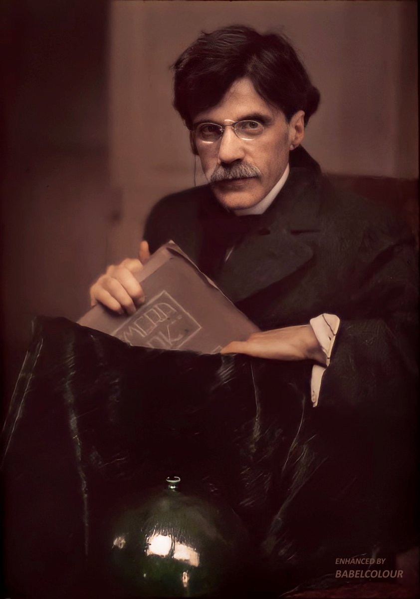 RealPreCinema's tweet photo. Autochromes were celebrated for their soft, painterly quality and were expensive and complex, eventually being overtaken by subtractive color films like #Kodachrome and #Agfacolor in the mid 1930s.
American photographer Alfred Stieglitz (1864–1946) is seen here in a solitary Autochrome, photographed in 1907 by colleague #EdwardSteichen.
Also from BabelColour @StuartHumphryes