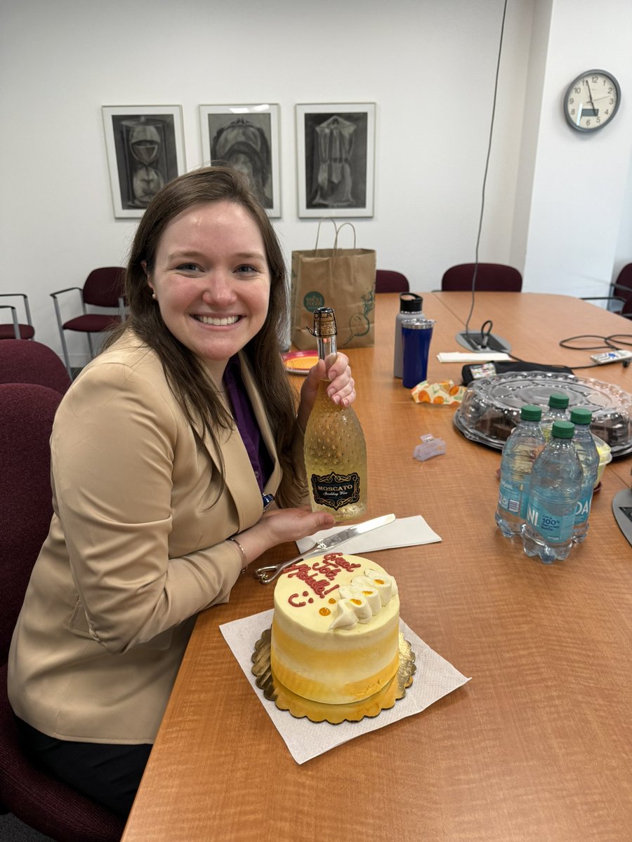 neetuguptaphd's tweet photo. Presenting PhD candidate @MichelleLRay14 in the #GuptaLab @CCLRI @ClevelandClinic @CWRUSOM Congratulations, Michelle!! You rock ππ½πͺπ½ πππ₯ https://t.co/lzm9jLQkKW