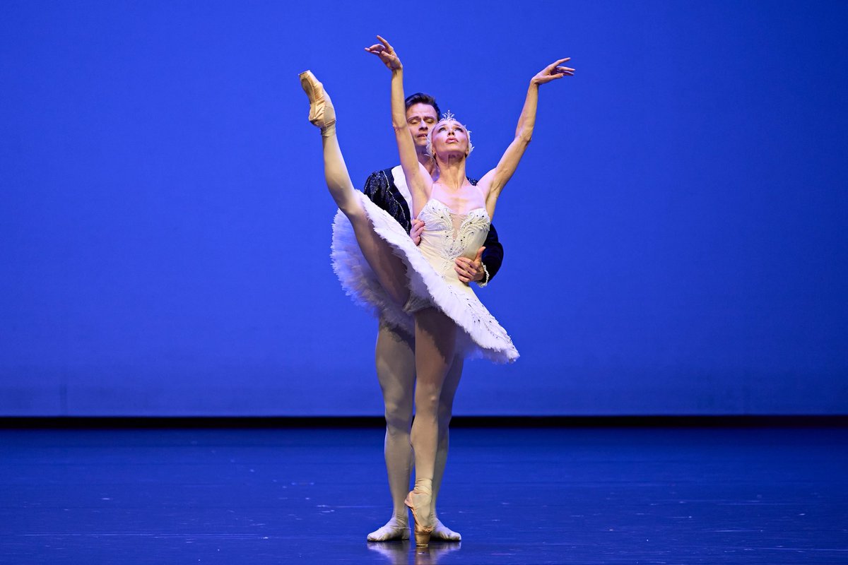 Tonight ballet gala in Schwerin 
With Marian Walter

Photographer Admill Kuyeler 

#ianasalenko #motherof3boys #kammertanzerin #ballerina #art #model #beauty #dancer #healthylife #mentalhealth #motivation #strong #berlin #ukranianballerina #style #design