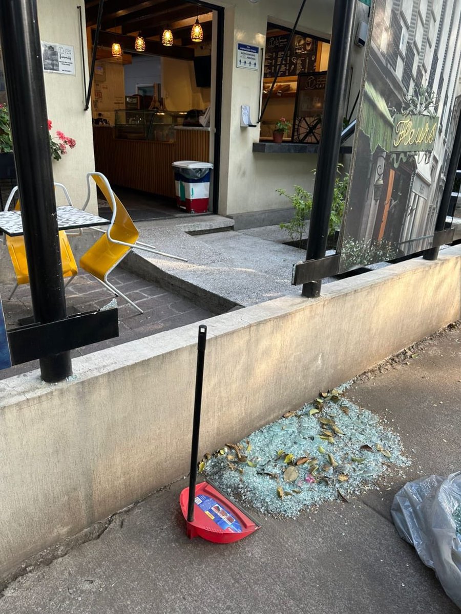 Gus (@gramirezo) on Twitter photo Desafortunadamente <a href="/LaGuadalupeInn/">Col. Guadalupe Inn</a> en <a href="/AlvaroObregonMx/">Morena Álvaro Obregón</a> se ha tornado extremadamente insegura. Prácticamente todas las noches hay robo de autopartes a vecinos y hoy despertamos con este intento de robo a un café local. Es urgente in plan de acción concreto <a href="/SSC_CDMX/">SSC CDMX</a> YA BASTA! Desafortunadamente <a href="/LaGuadalupeInn/">Col. Guadalupe Inn</a> en <a href="/AlvaroObregonMx/">Morena Álvaro Obregón</a> se ha tornado extremadamente insegura. Prácticamente todas las noches hay robo de autopartes a vecinos y hoy despertamos con este intento de robo a un café local. Es urgente in plan de acción concreto <a href="/SSC_CDMX/">SSC CDMX</a> YA BASTA!