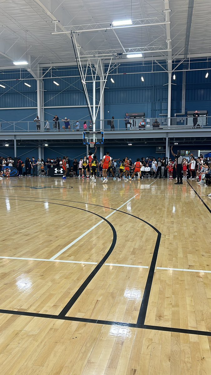 High energy battle between <a href="/tlbanational/">TLBA</a> and <a href="/PhillyPrideAAU/">Philly Pride AAU</a> 

Princeton, UMass, Lehigh, Robert Morris, Evansville, ECU, and soooo many more watching along.

#UAA #PhenomHoops