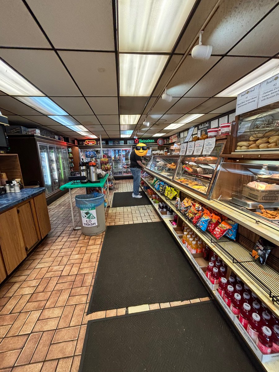Alrockefeller11's tweet image. If ur local deli doesn’t look like it hasn’t changed one bit since 1970, violates at least 20 health codes and takes forever to get ur food because the guys at the counter won’t stop talking to you then I don’t want it!! #lank #pureclass