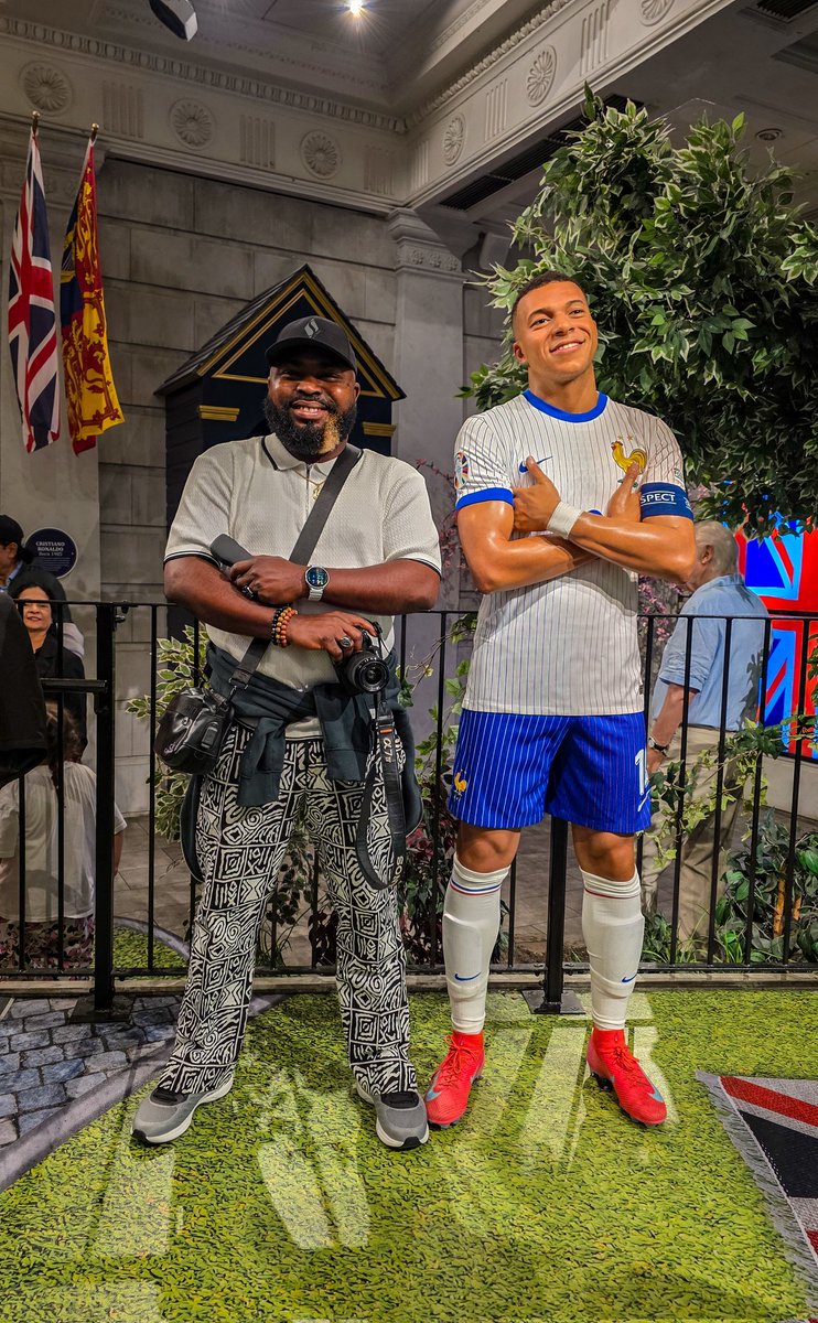 PoojaMedia's tweet image. Currently with Real Madrid legend. 👌 #PoojaInLondon #BetanoNigeria