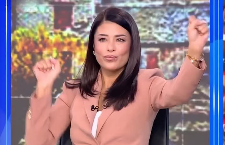 "Εγώ τους λέω γύφτους", είπε η πολιτική κατσαρίδα.
Δεν προκαλείς, ξεφτιλίζεσαι.
Δεν σοκάρεις, εκτίθεσαι.
Το μόνο που απέμεινε καθαρό γύρω σου είναι το μικρόφωνο πριν το αγγίξεις.
Σκάσε και χώσου στο λαγούμι σου. Φασισταριο.
#φασίστες_στο_λαγούμι #ρατσισμός #ξεφτίλα