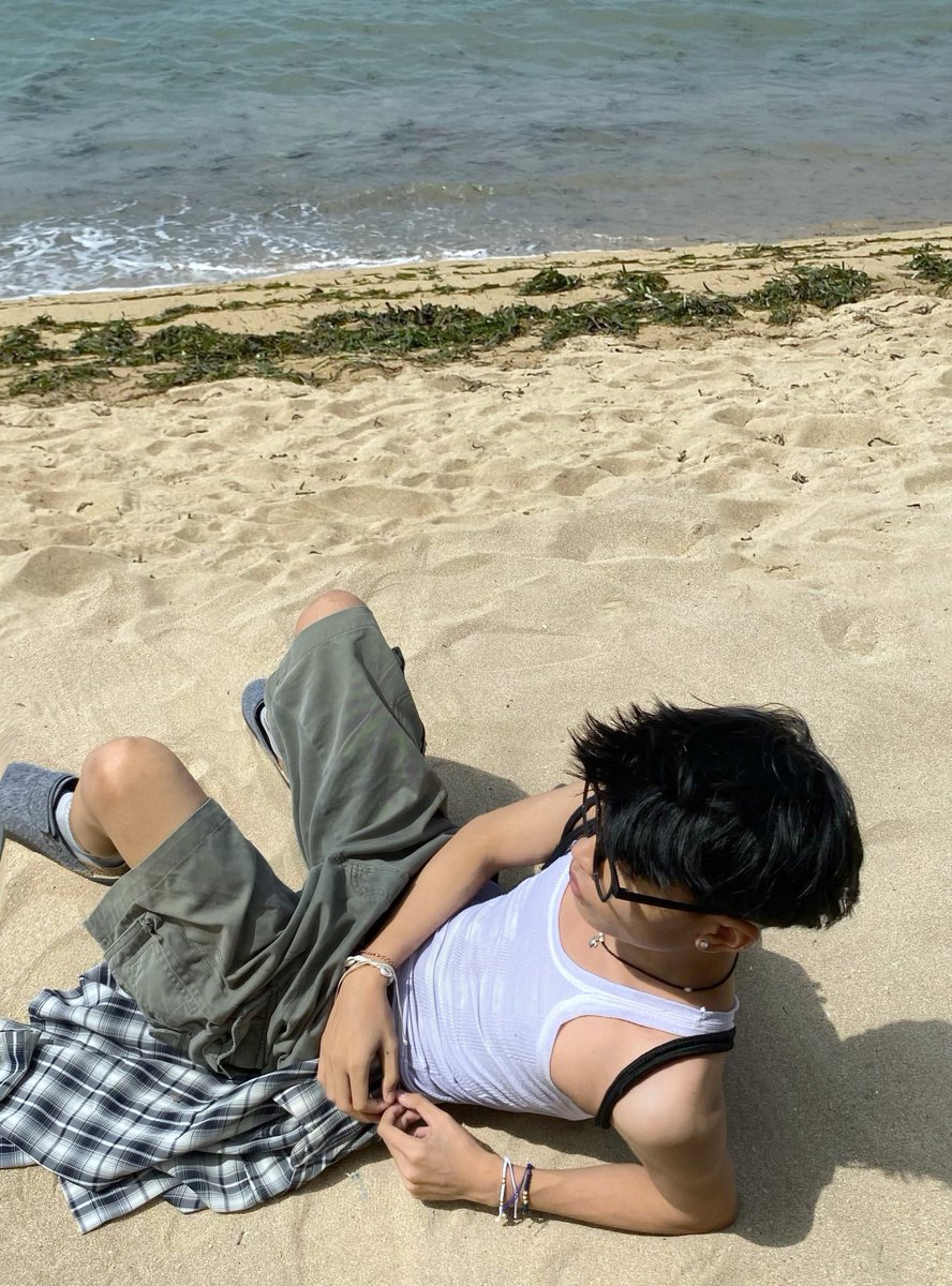 jemur di pantai bentar