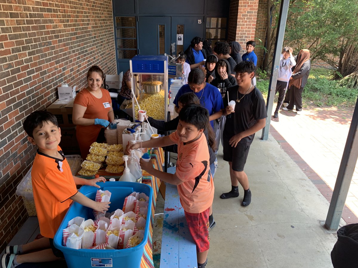 webbwildcats053's tweet photo. Webb Field Day was a huge success!  It's been a tough few weeks of testing and future plans for Webb, but it was amazing to see the students get a chance to just be kids.  We love to see our students' smiles. @Secondary_AISD Check our more pics here: https://t.co/UtNZE4z2Co https://t.co/zDu1K652bK