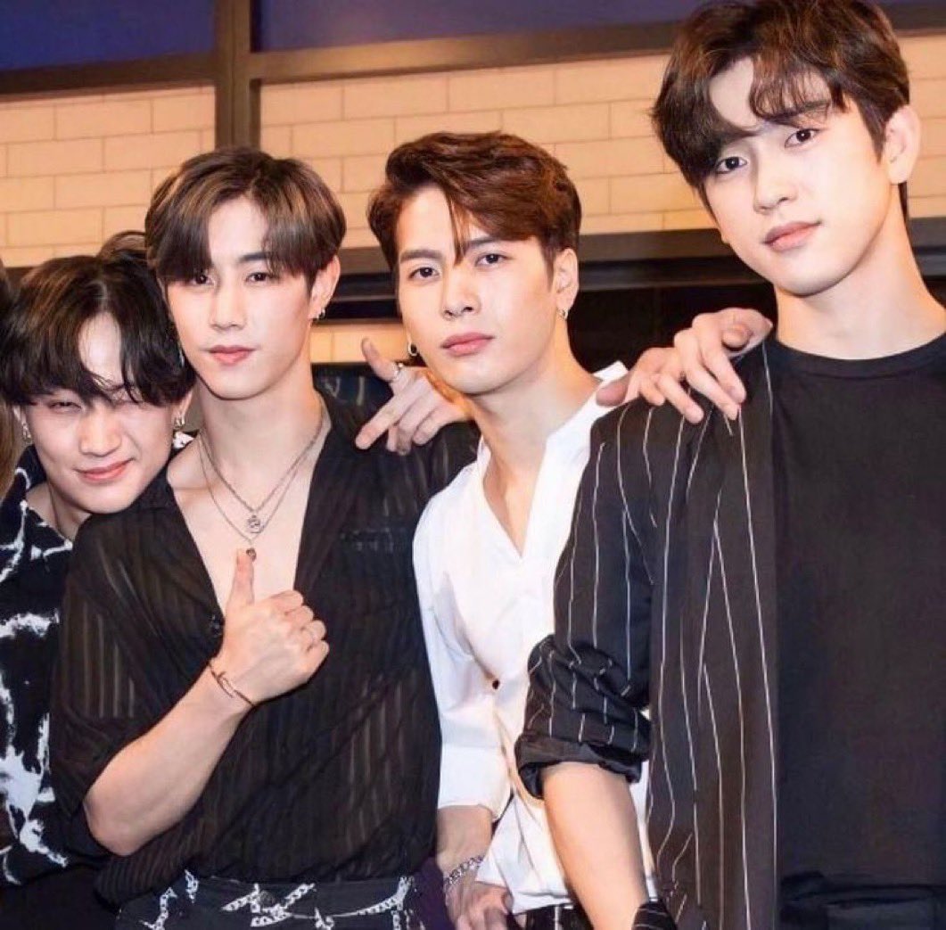 Celebs__Arabic's tweet photo. هل يوجد "هيونق لاين" أجمل من لاين فرقة GOT7؟ 👀❤️ https://t.co/FdvrYX0462