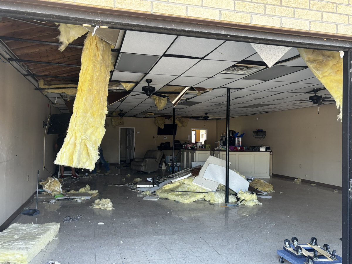 MadisonPHL17's tweet photo. Just devastating images out of Somerset, KY. Were spoken to people who came up to volunteer and help clean up. It’s hard to put into words what we’re seeing. @WLKY https://t.co/NOLj3StEEK