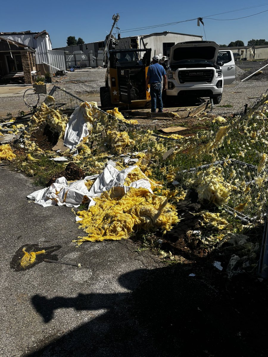 MadisonPHL17's tweet photo. Just devastating images out of Somerset, KY. Were spoken to people who came up to volunteer and help clean up. It’s hard to put into words what we’re seeing. @WLKY https://t.co/NOLj3StEEK