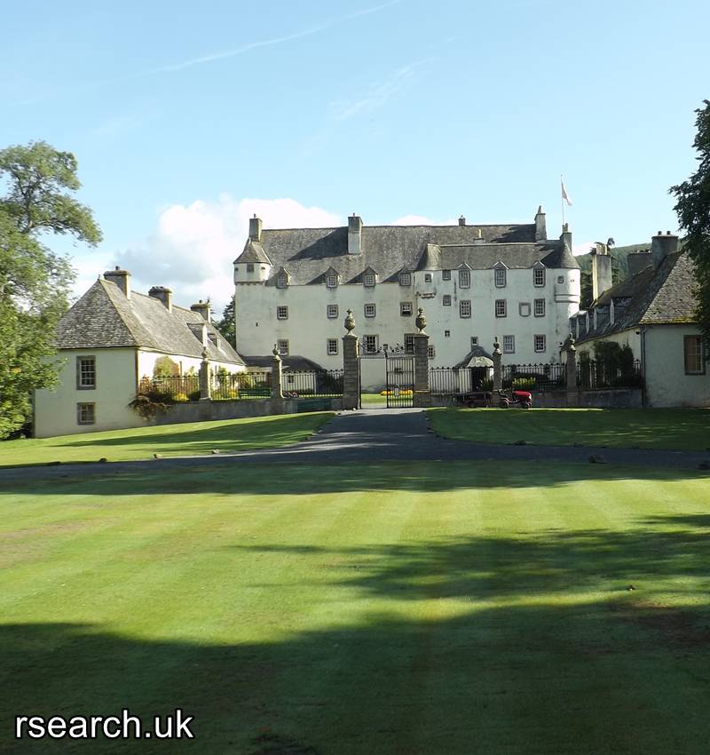 Traquair House on the South of Edinburgh Area Click on Map for visits with 21 large images in order such as this one of the entrance relevantsearchscotland.co.uk/borders-northu… #Scotland