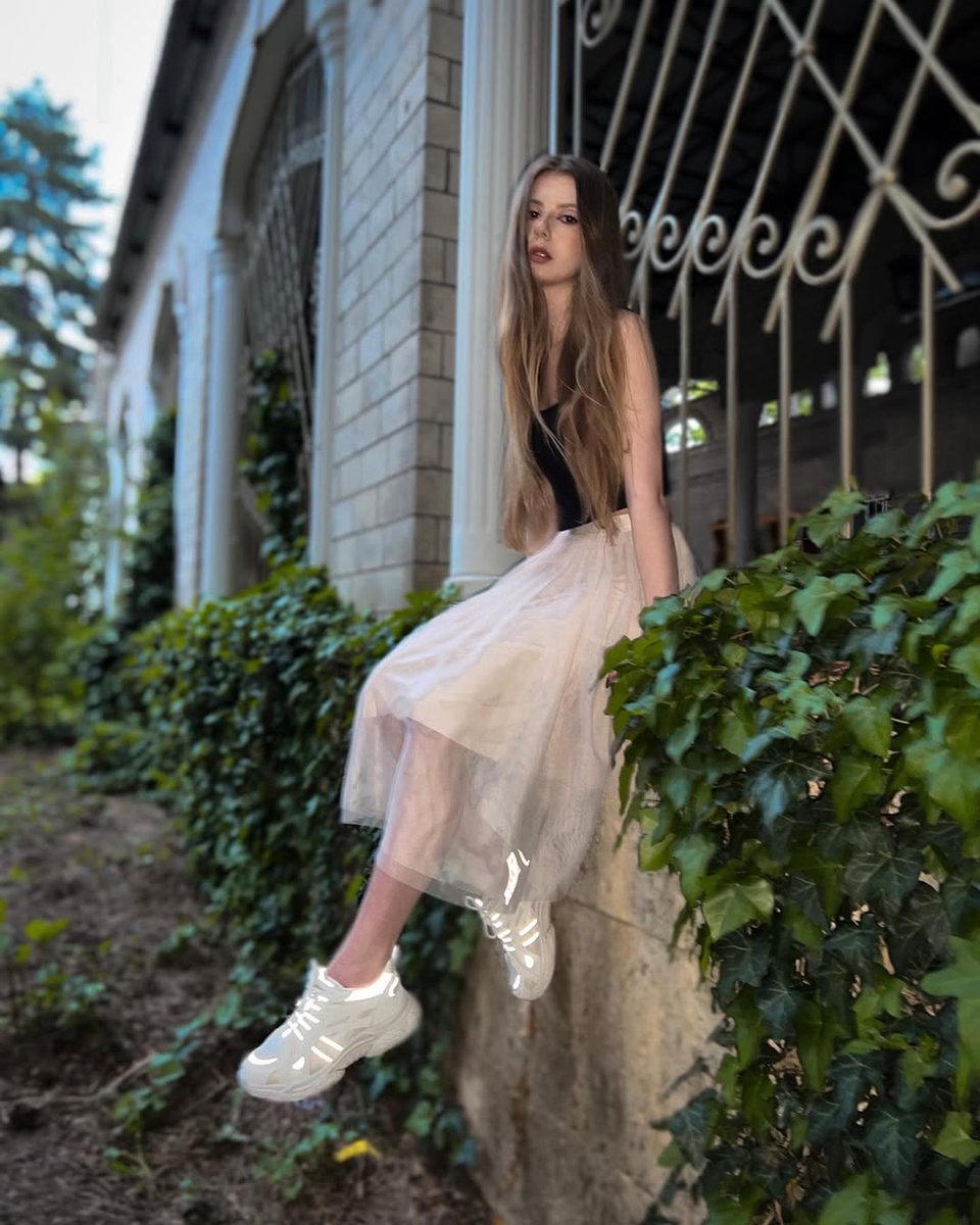 MarthaMartha888's tweet photo. "Embracing the magic of a dreamy afternoon ✨📷 #FairytaleVibes #ChasingBeauty #SpringMoments" https://t.co/4Uf5aGKgJU