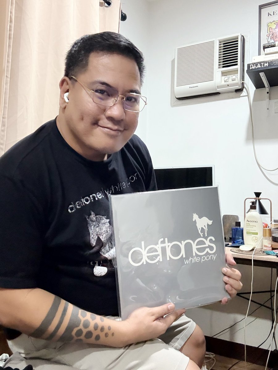 Celebrating 25 years of the marvelous Change (In The House of Flies) from the mighty <a href="/deftones/">Deftones</a> .