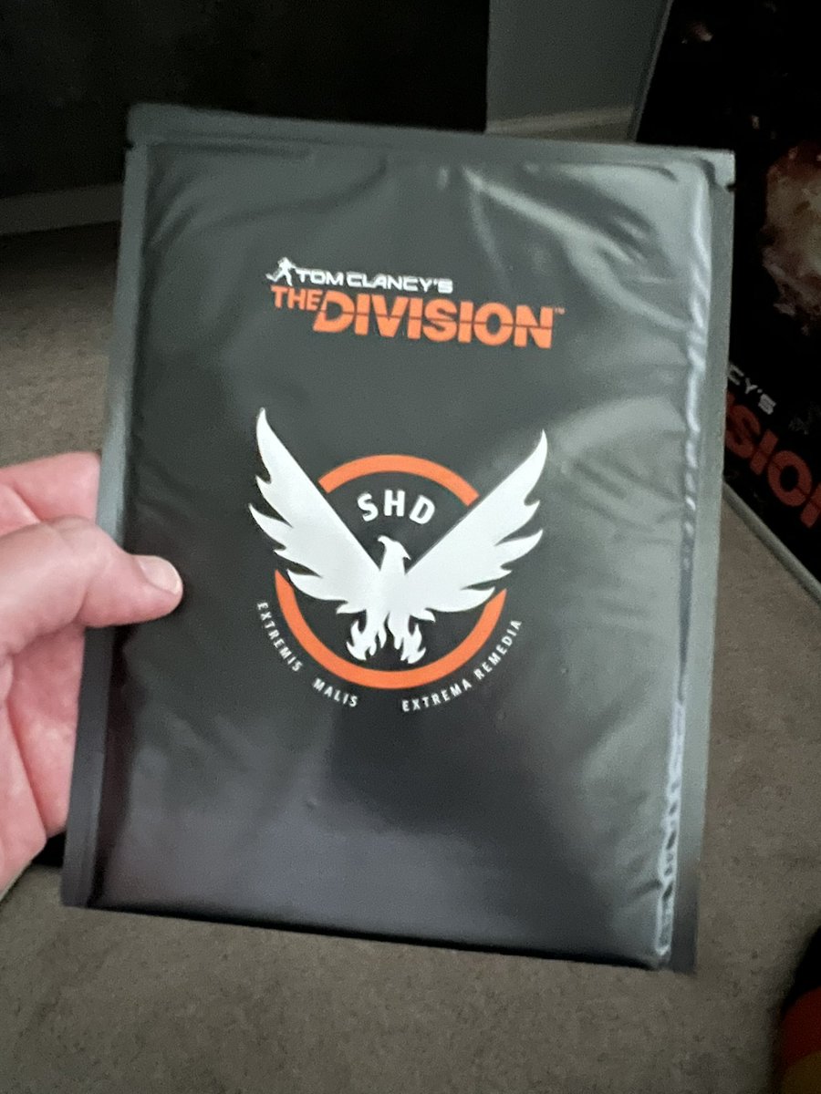 deepfrieddave's tweet image. Anyone remember what’s in here? I never opened this one but think I had a couple in the past.