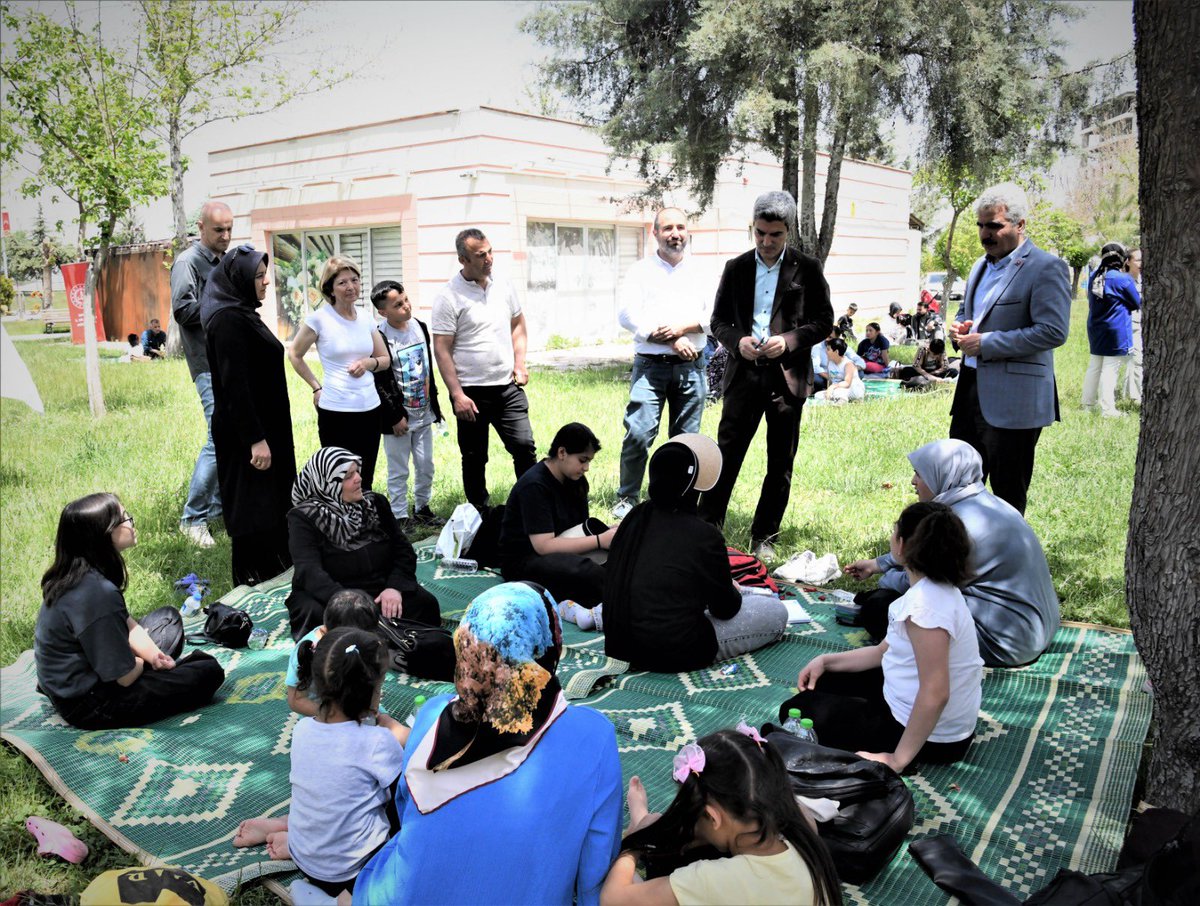 MalatyaMem's tweet photo. 📌Malatya İl Milli Eğitim Müdürlüğü ve Çölyaklılarla Dayanışma Derneği'nin düzenlediği piknikte, İl Müdürümüz Sn. Behçet Bakır ve İl Milli Eğitim Müdür Yardımcımız M. Ali Avşar, çölyak hastası öğrencilerimizle bir araya geldi. Bu özel etkinlikte, öğrencilerimizle sağlıklı ve neşeli anlar yaşadık. Okullarımızda eğitim öğretime devam eden 104 çölyak hastası öğrencimizle birlikte olmak, bizler için büyük bir mutluluk kaynağıydı.
📌Bu tür etkinliklerin devam etmesi, çocuklarımızın sosyal hayatlarına katkıda bulunmanın yanı sıra, toplumda farkındalık yaratmak için de önemlidir. Unutulmaz anılar biriktirdiğimiz bu gün, gelecekteki etkinliklerimiz için ilham kaynağı olacaktır.

@tcmeb @Yusuf__Tekin @SeddarYavuz @TCMalatyaV @behcet_bakir