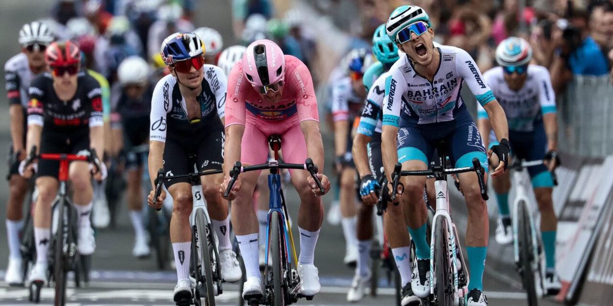 El mexicano Isaac del Toro llegó 2º lugar en la etapa 7 del Giro d’Italia, subiendo al mismo tiempo al tercer puesto de la clasificación general ¡Orgullo Mexicano!