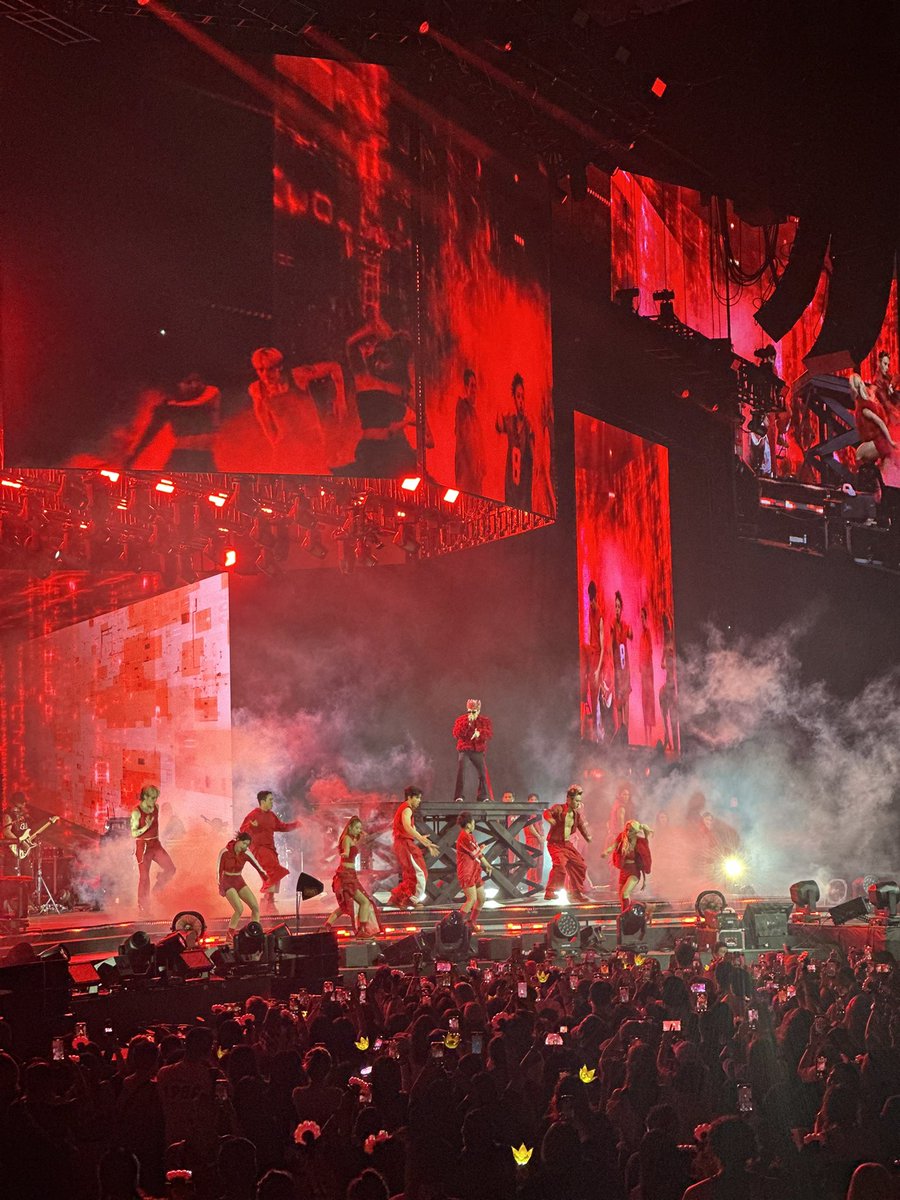 missxxxvip's tweet photo. Still processing the Übermensch concert. The production was insane, the message was really empowering, and hearing him say he’s finally happier and free? totally hits different. G-Dragon, you are truly one of a kind. 

WELCOME BACK G-DRAGON 
#ÜBERMENSCHINBULACAN
#GDRAGON2025 https://t.co/zsB2a7ZnZj