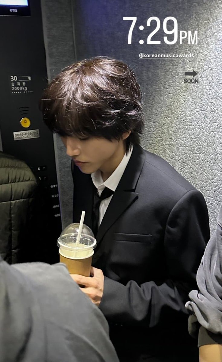 늑대야멍멍해봐🕯 (@daye175167) on Twitter photo 