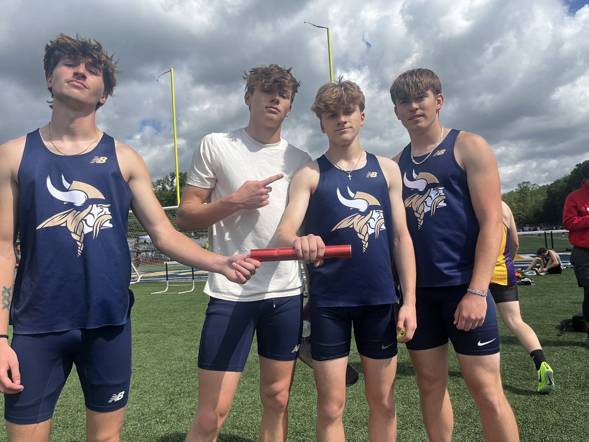 The Men’s 4x200 drops 5 seconds off of their time this season to take 6th! They also run a top 3 all-time time-1:33.50.

Team of Isaiah Dalton, Markus Mealy, Brandon Searles, and Dylan Stiffler!